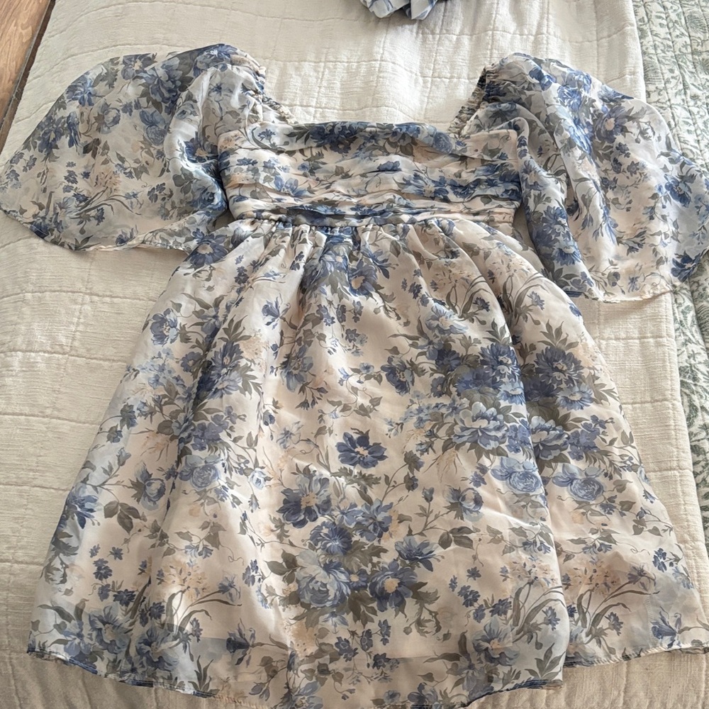 Abercrombie & Fitch Blue and Cream Floral Dress
